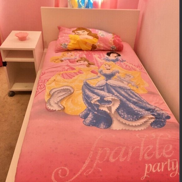 Bedding - Picture 2 of 5